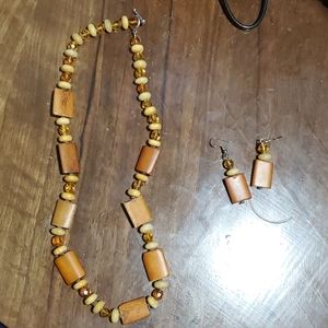 Wood and agate necklace and earrings